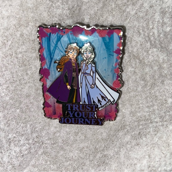 Frozen Elsa and Anna find your journey Disney pin - Picture 2 of 4